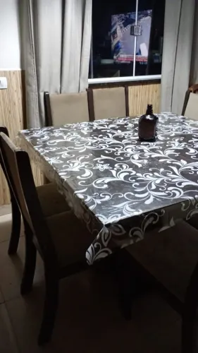 Mesa com 8 cadeiras