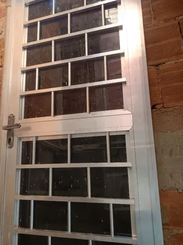 Porta de alumínio 210x70