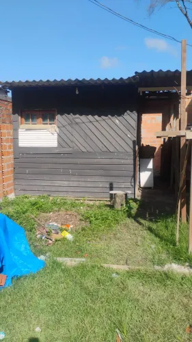 Terreno grande com construção quase pronta