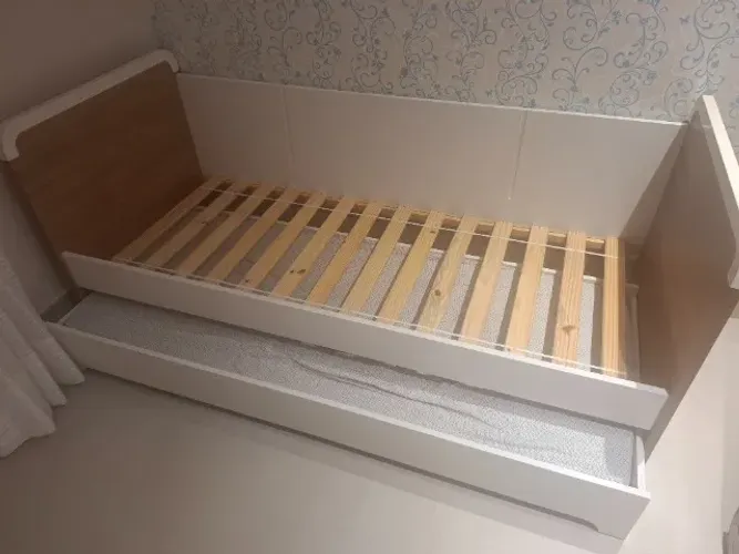 Cama de criança marca Divicar com cama auxiliar