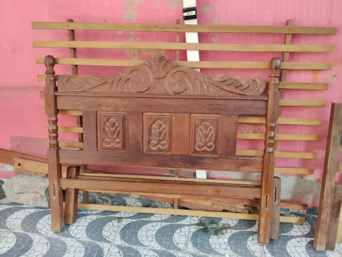 Cama de sucupira 