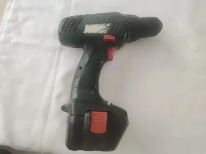 Furadeira/Parafusadeira Bosch a bateria 