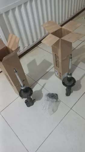 Vendo um amortecedor e um coxim completo dianteiro do etios 2019
