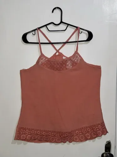 blusa rosa-queimado de alças com detalhes em lezi bordado