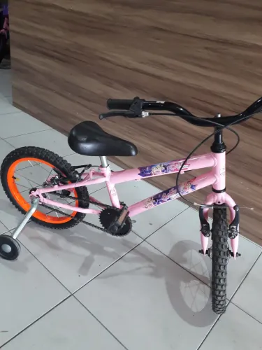 Bicicleta infantil de menina 