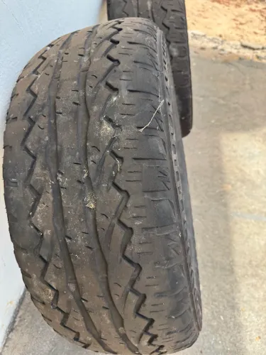 Pneu para caminhonete aro 18. 265/60 18