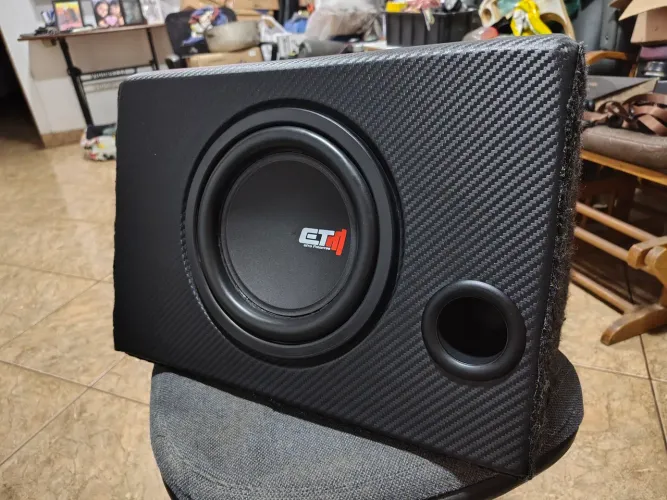 Caixa Dutada em MDF com sub 250 watts RMS ETM 4 ohms.