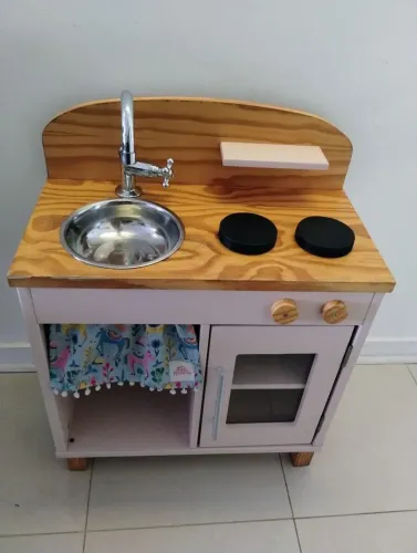 Linda mini cozinha infantil em madeira - Ateliê materno