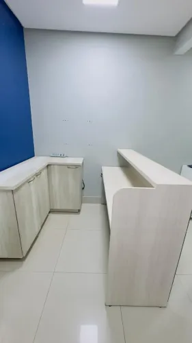 Balção Espelhado  + Armário para recepções de clinicas, estéticas, salões de beleza etc