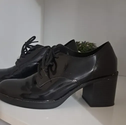 Vendo Oxford Feminino Beira Rio, preto envernizado, TM 36,