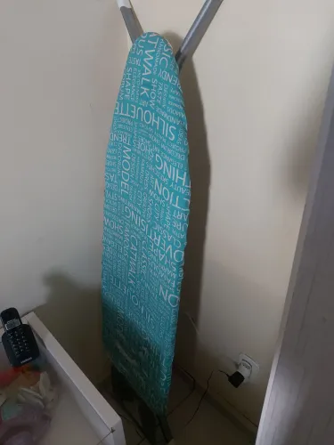 Tábua de pasar roupas.