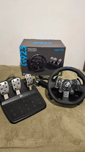 Volante Logitech G923 (PC e Xbox) (Semi Novo)