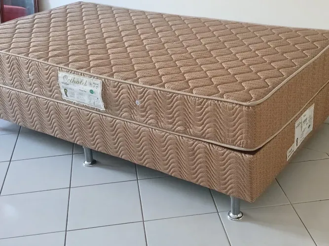 Cama viúva com cabeceira 