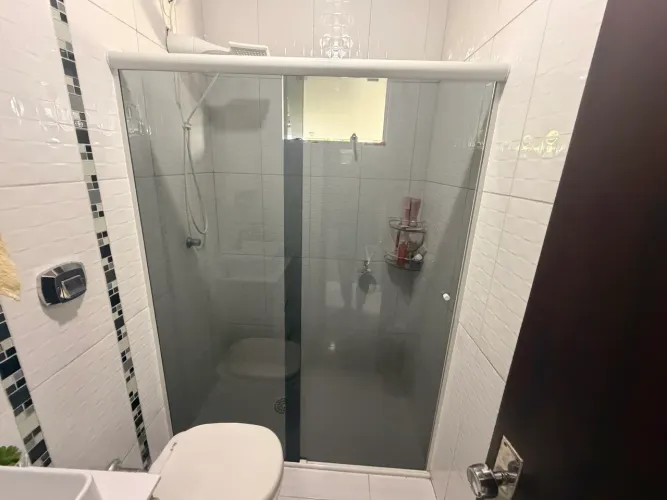 Vendo box de banheiro largura 1.40 por 1.92 de altura