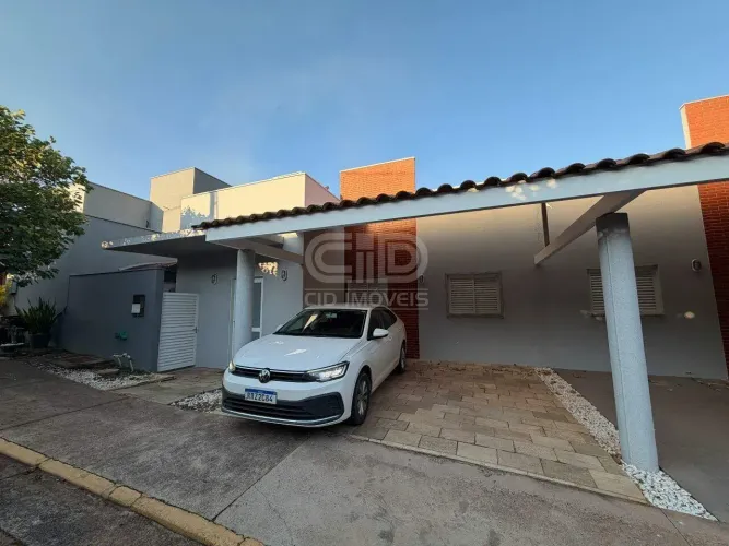 Casa térrea à venda de 3 Quartos sendo 1 Suíte no Condomínio Saint Joseph