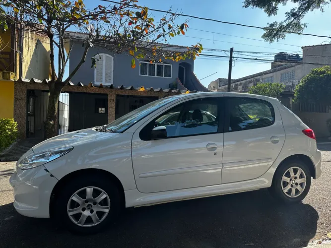 Peugeot 207 Active 1.4 Flex 8V 5P 2014