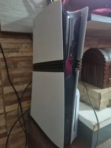 Ps5 pro com leitor de mídia e 1 controle praticamente novo