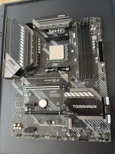 Placa mãe B550 tomahawk + Ryzen 5 5600
