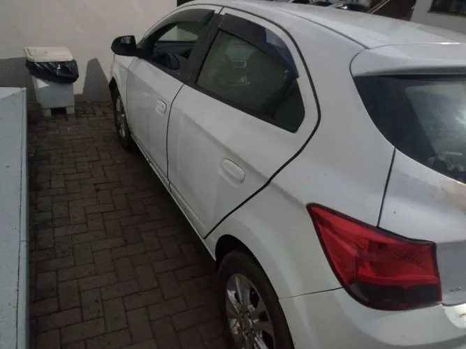 Chevrolet Onix Hatch LT 1.4 8V Flex Power Mec. 4P 2014