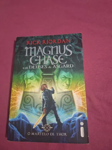Livro Magnus chase e o martelo de asgard