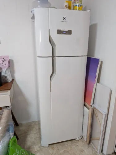 Geladeira Electrolux 310L