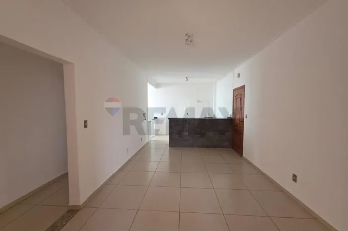 Apartamento de 03 dormitórios à Venda no Centro de Passos, MG! Localização Privilegiada!