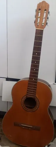 Violão sem cordas