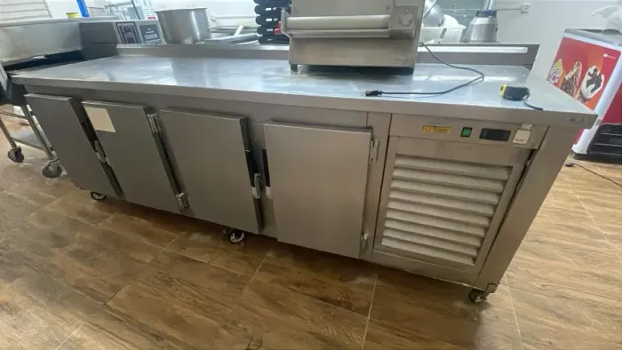 Balcão Refrigerado Industrial em Inox 2,50m - Usado