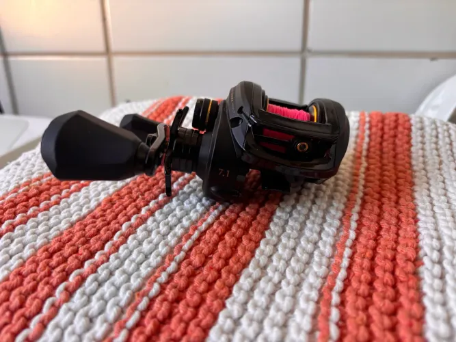 Carretilha black tamba pro Direita
