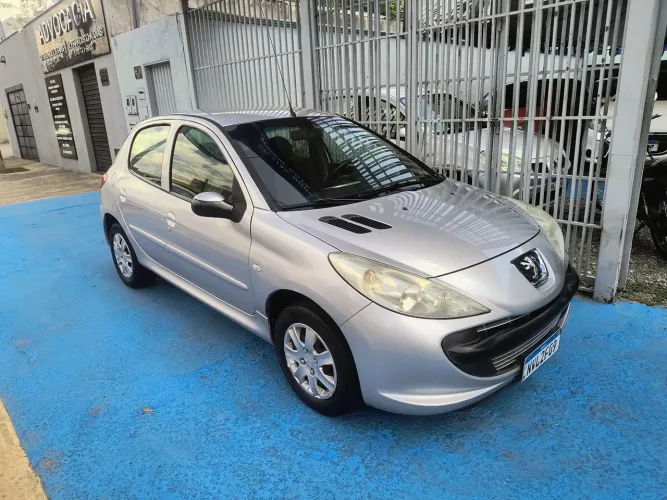 Peugeot 207 XR 1.4 Flex 8V 5P 2011