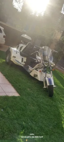 Vendo um lindo triciclo. 