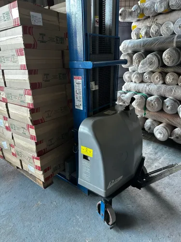 Empilhadeira Semi Elétrica