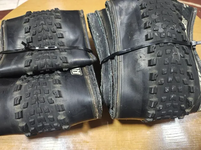 Par de pneus Maxxis
