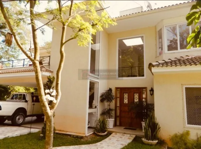 À venda - Ampla casa condomínio Chácara Ubá!!!