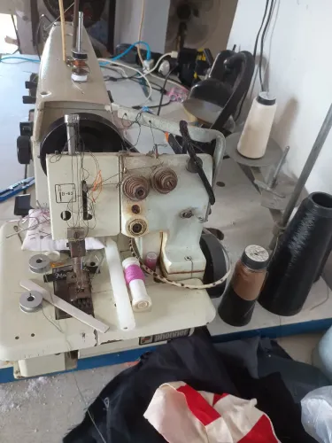 Vende -se máquina de Galoneira com o motor só não tem a mesa