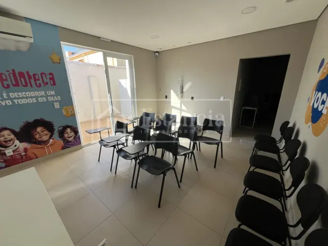 Escritório para Locação em Brotas, Centro, 2 banheiros, 8 vagas