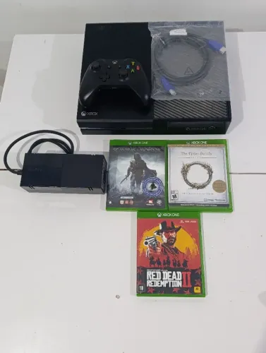 XBOX ONE + 3 JOGOS