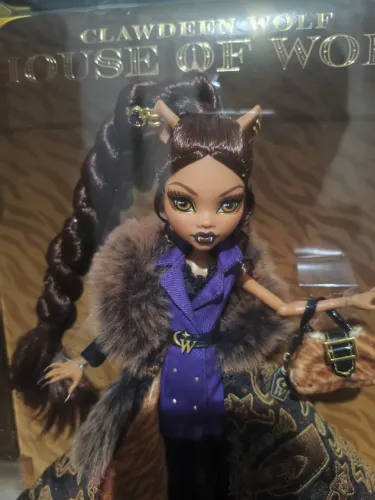 Boneca Skullector Clowdeen Wolf House of Wolf