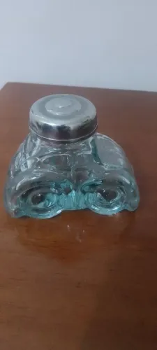 Vidro de perfume em forma de Fusca