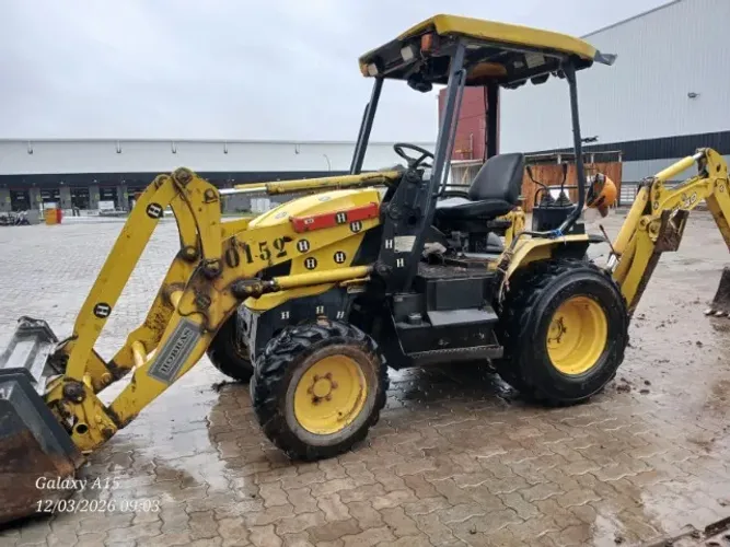 Mini Retroescavadeira Yanmar 2013 CBL-40