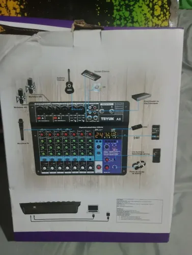 Mesa de som 8 canais sem uso