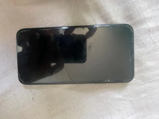 iPHONE XR