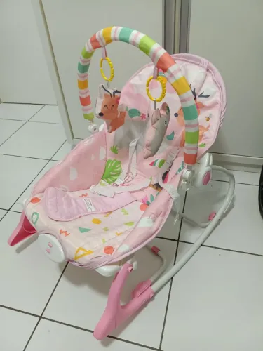 Cadeirinha de bebê com música e massagem