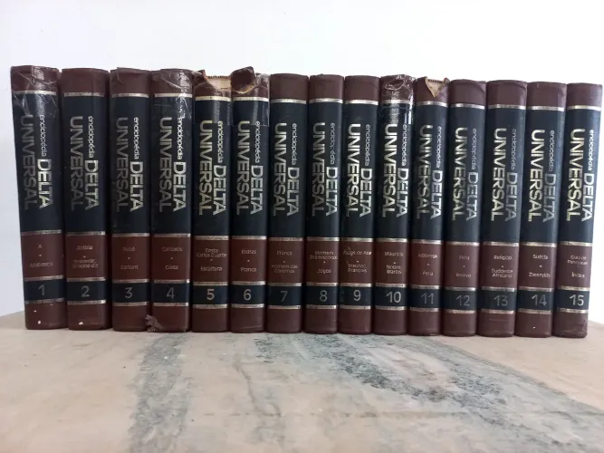 Enciclopédia Delta Universal 15 volumes 1986 em capa dura.