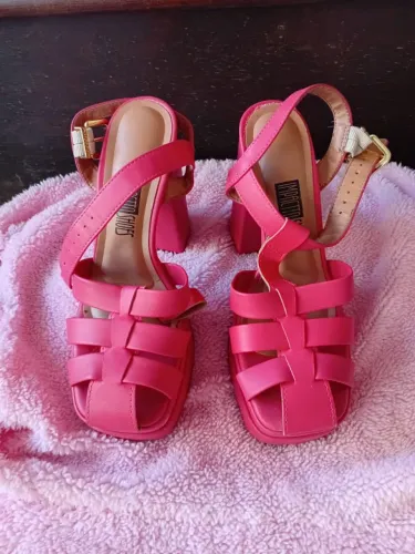 Sandália Vizzano rosa de salto