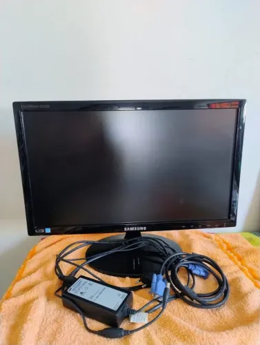Monitor Led Samsung SyncMaster SA300 funcionando perfeitamente. 19 Polegadas.