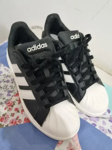 Vendo tênis Adidas novo usado somente uma vez nûmero 38
