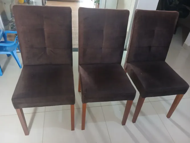 Vendo 4 cadeiras madeira maciça