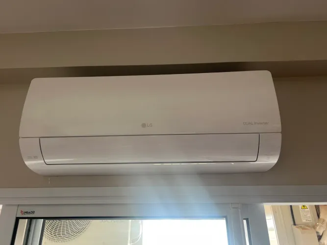 Ar-Condicionado LG Dual Inverter Voice 9.000 BTUs Quente e Frio - R$ 2.600