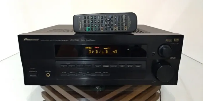Receiver Pioneer VSX-D510 com controle remoto